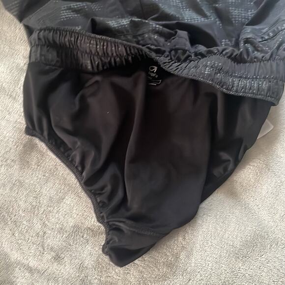 Gap fit black running shorts - Picture 4 of 7
